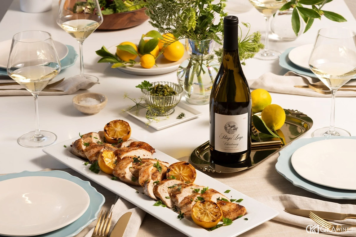 Chardonnay với thịt trắng và sốt kem