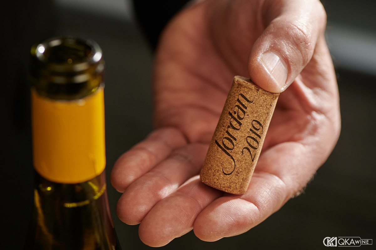 Làm sao để nhận biết một chai bị Cork Taint khi vừa mở?