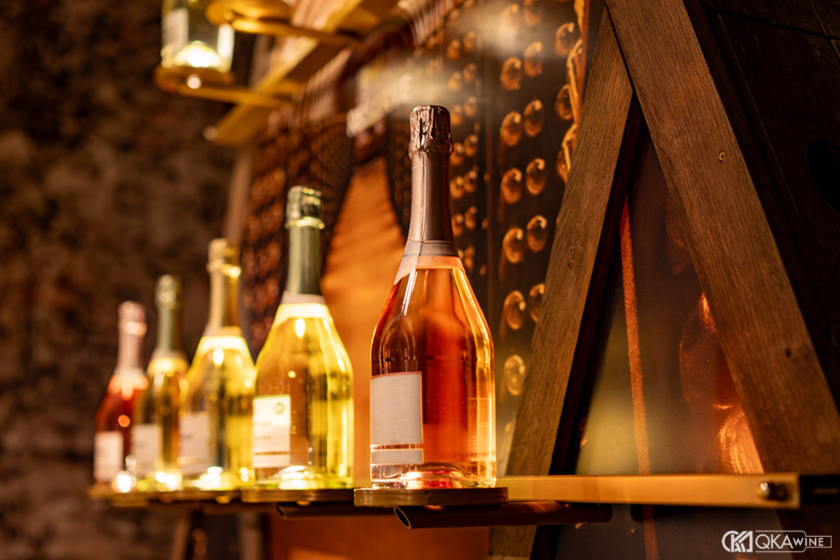 Vang nổ Cava hợp với gì?