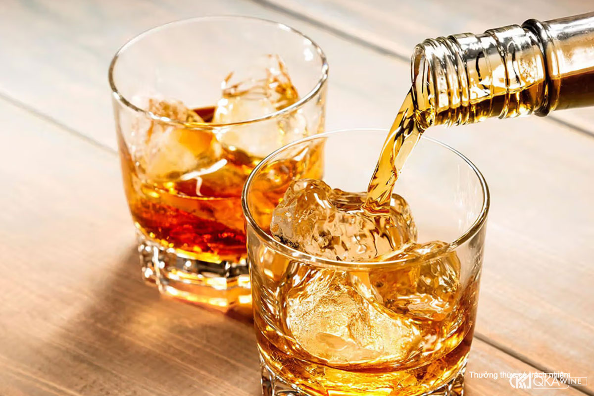 Cách uống whisky on the rocks