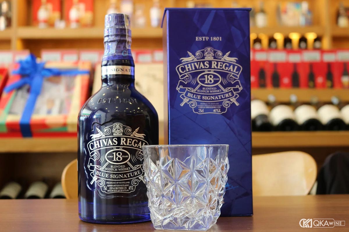 Chivas 18 Blue Signature giá bao nhiêu?