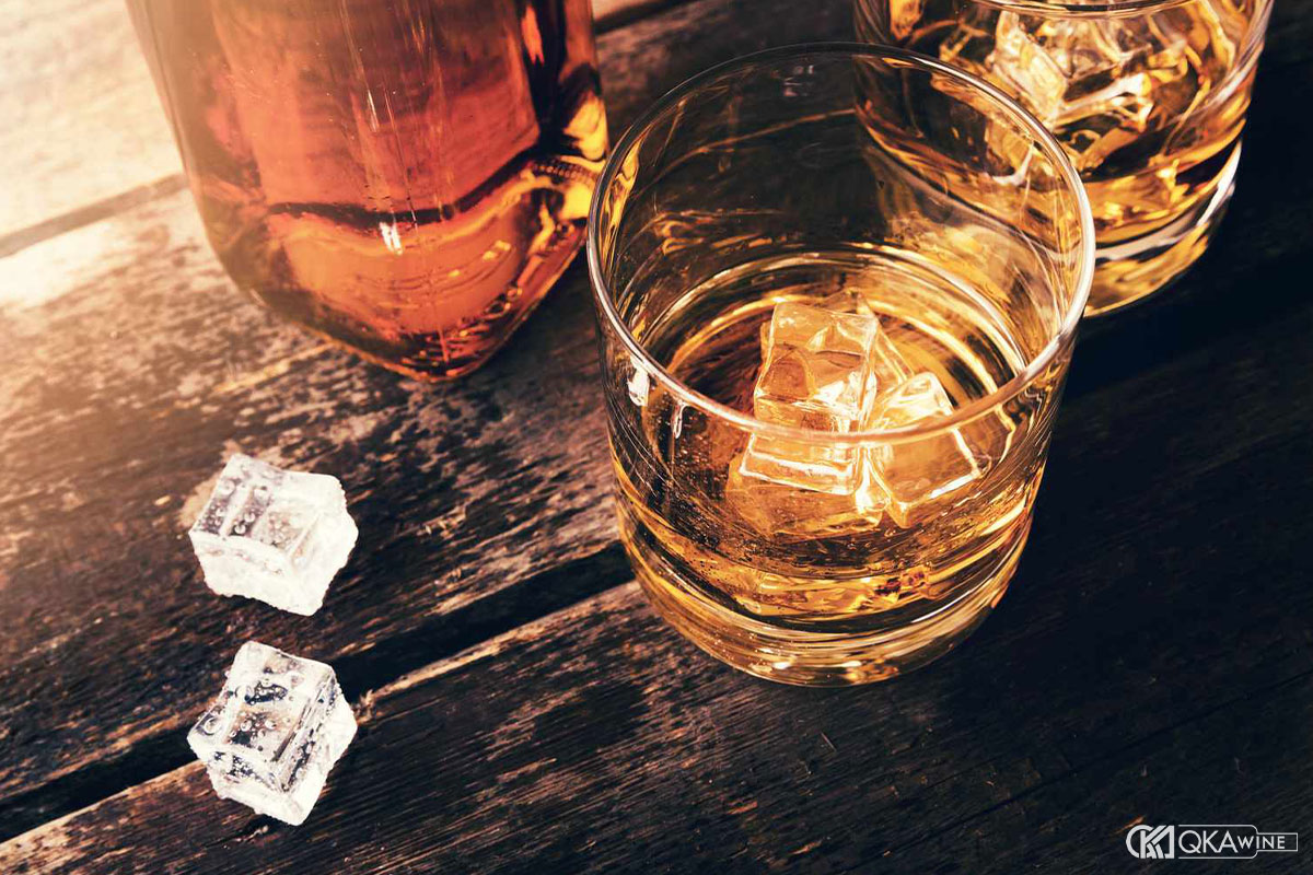Đá làm thay đổi whisky như thế nào?