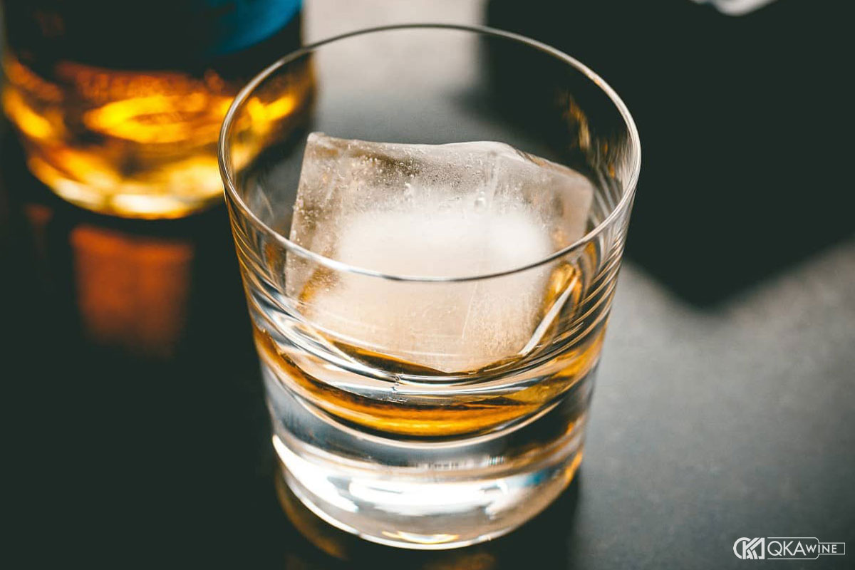 Loại đá uống whisky on the rocks