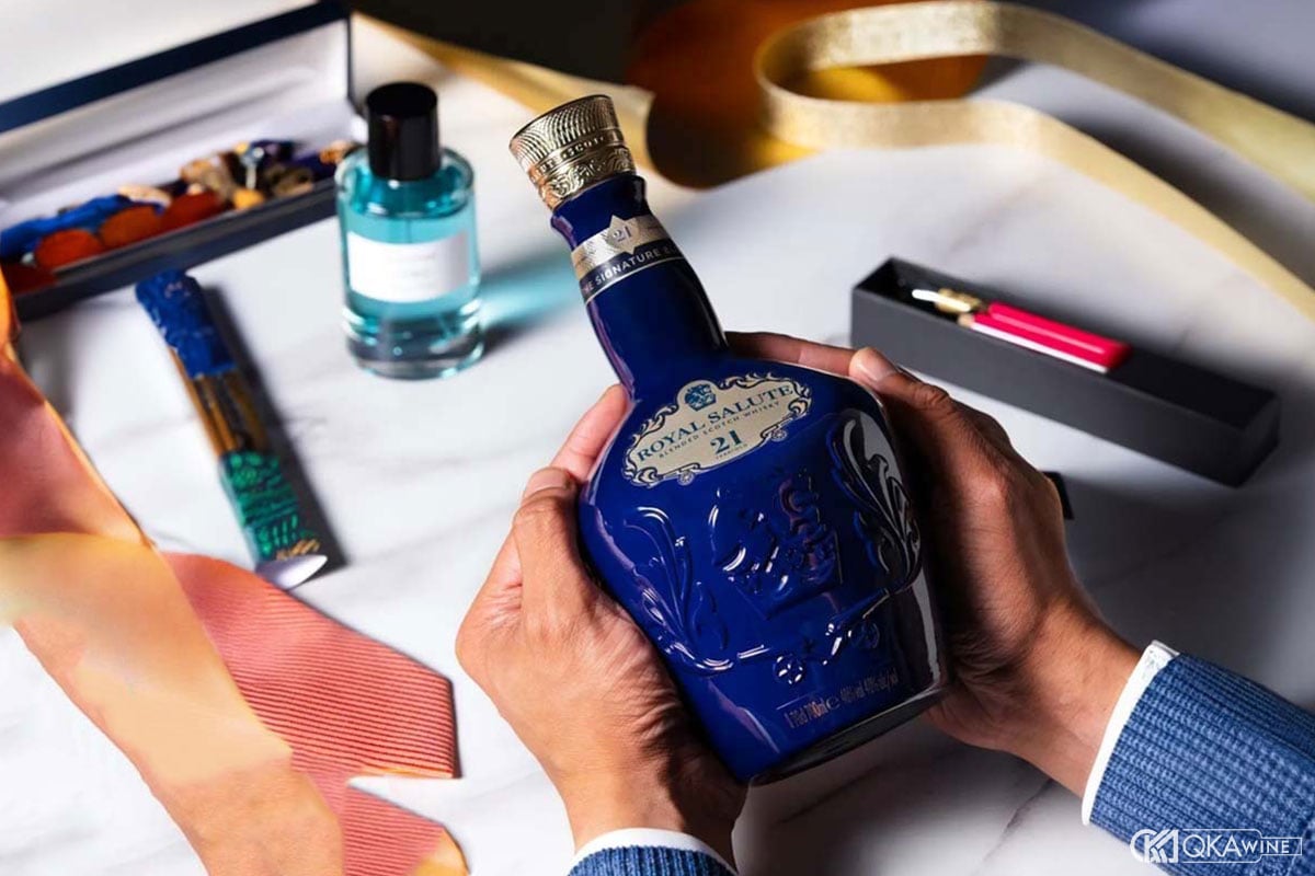Royal Salute có phải Chivas 21 không?