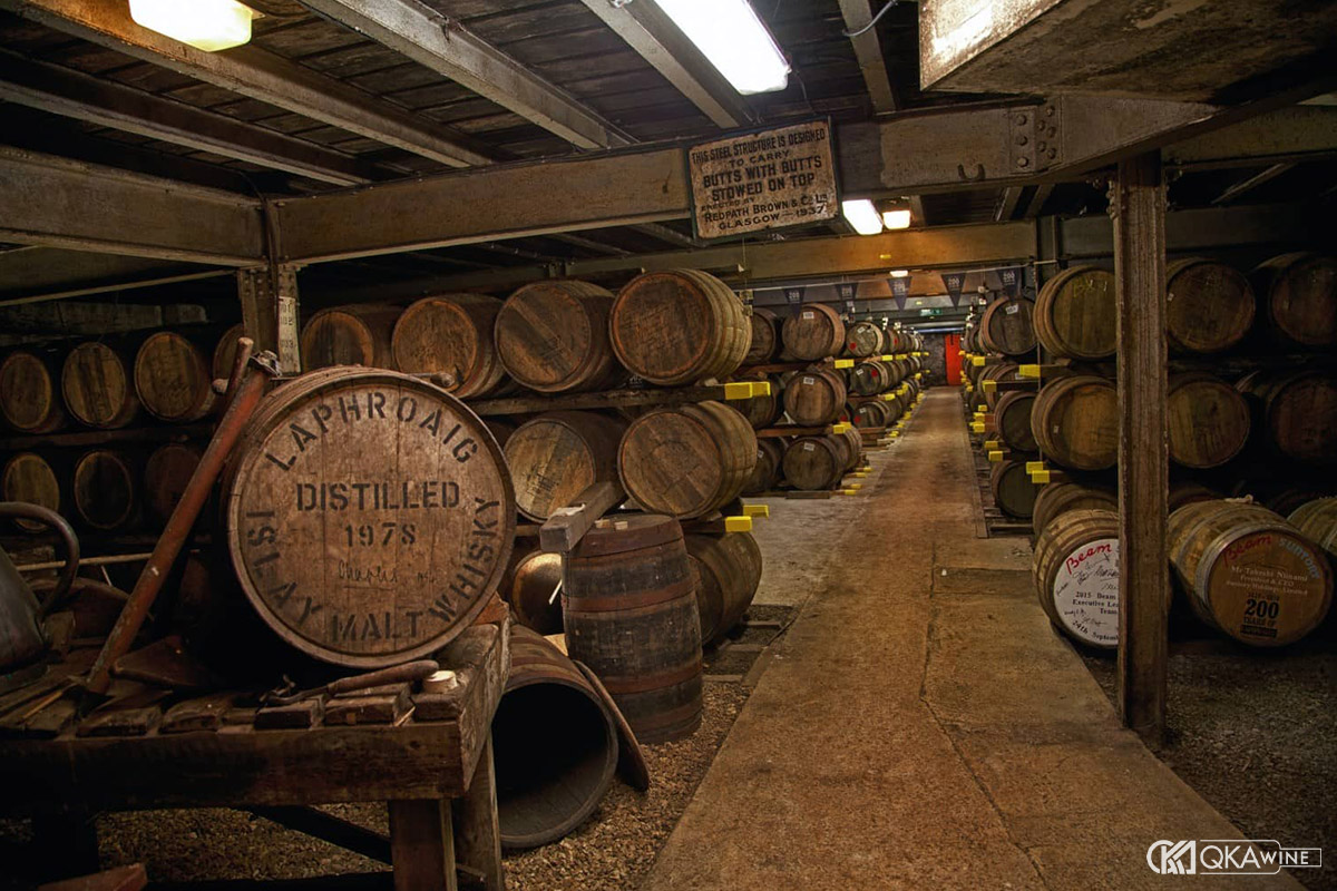 Thùng gỗ sồi ủ whisky