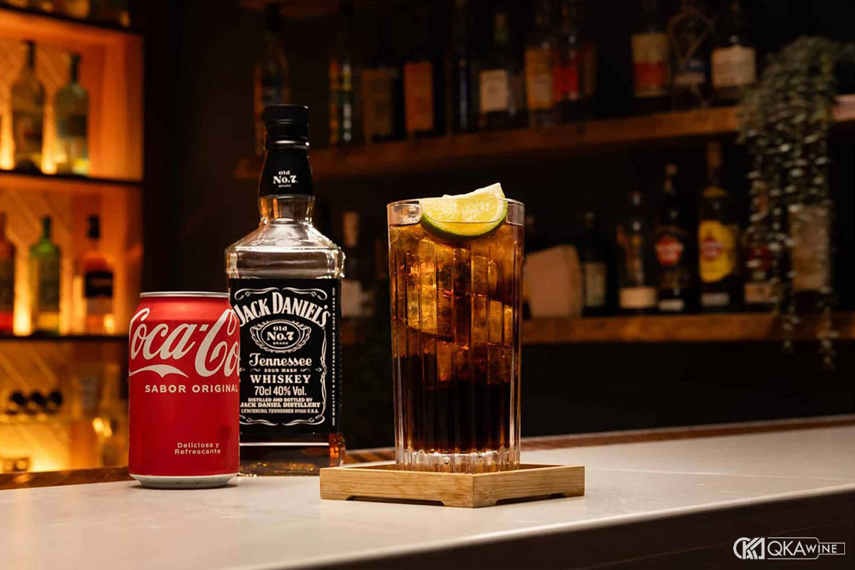 Whisky pha Coca Cola