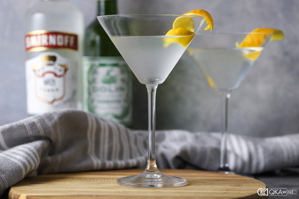 Chọn Vodka và Dry Vermouth cho Martini