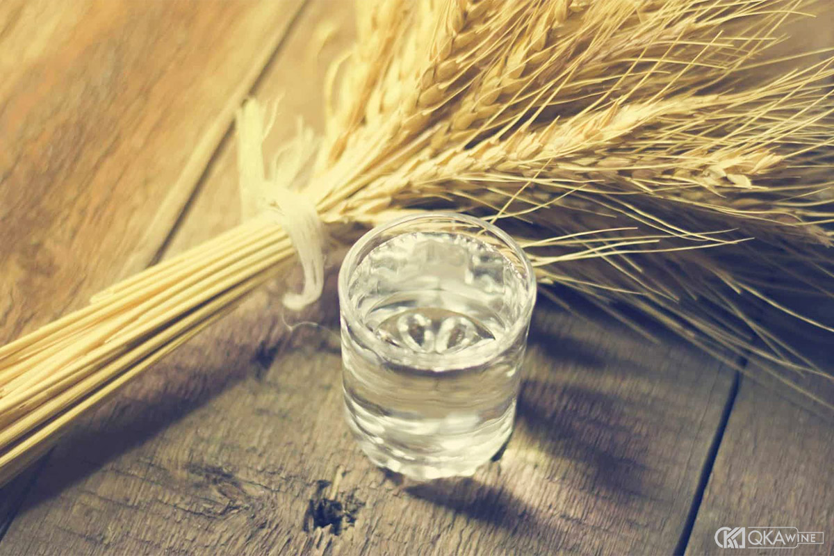 Rượu Vodka được làm từ gì?