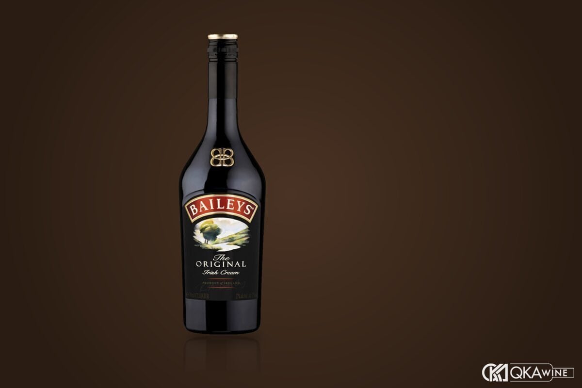 Chai Baileys Original Irish Cream với nhãn thương hiệu rõ