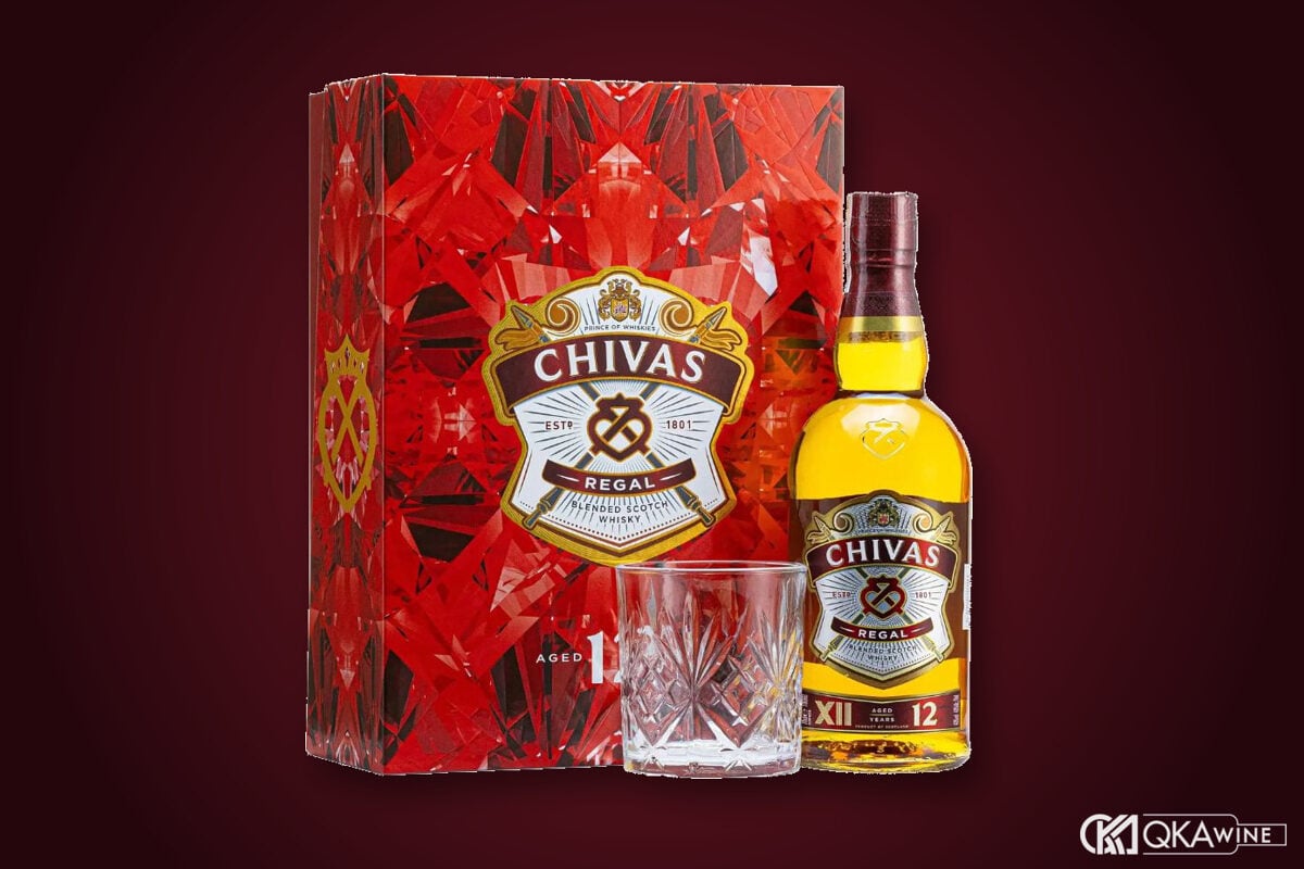 Hộp quà Chivas 12 gồm hộp đỏ, chai và ly