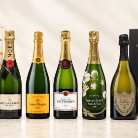 Năm chai Champagne Moët, Veuve Clicquot, Taittinger, Perrier-Jouët và Dom Pérignon