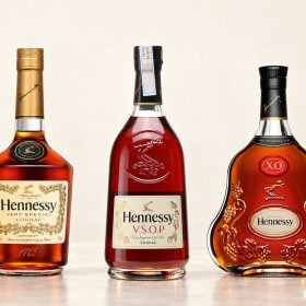 Ba chai Hennessy VS, VSOP và XO đối chiếu theo dòng sản phẩm