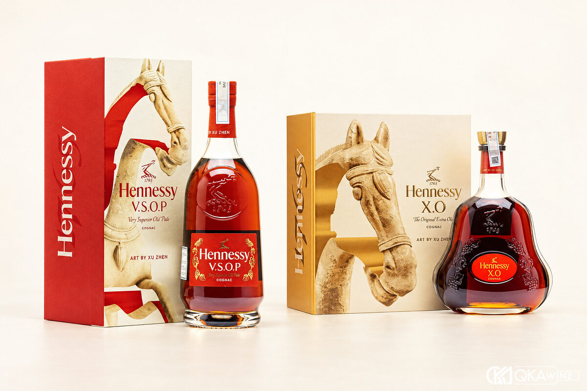 Hộp và chai Hennessy VSOP cùng XO Year of The Horse 2026