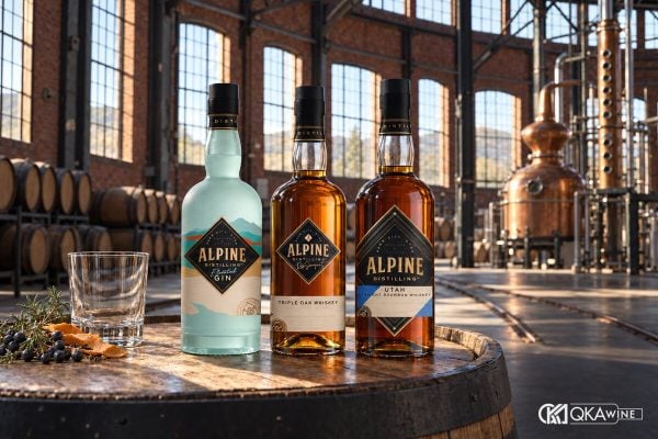 Alpine Elevated Gin, Triple Oak Whiskey và Utah Straight Bourbon trong nhà xưởng gạch cũ