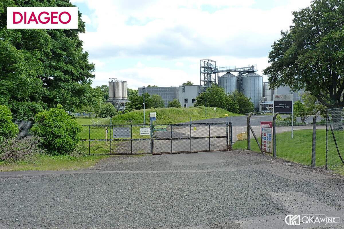 Cổng nhà máy Cameronbridge của Diageo ở Fife, Scotland