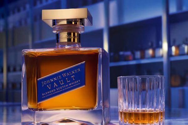 Chai Johnnie Walker Vault bản thường trực