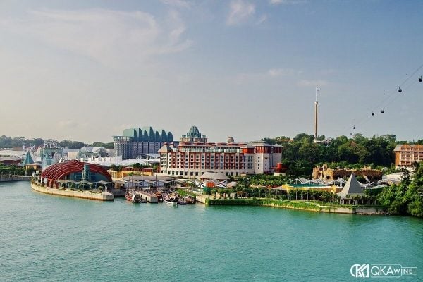 Toàn cảnh Resorts World Sentosa ở Singapore nhìn từ Singapore Cruise Centre