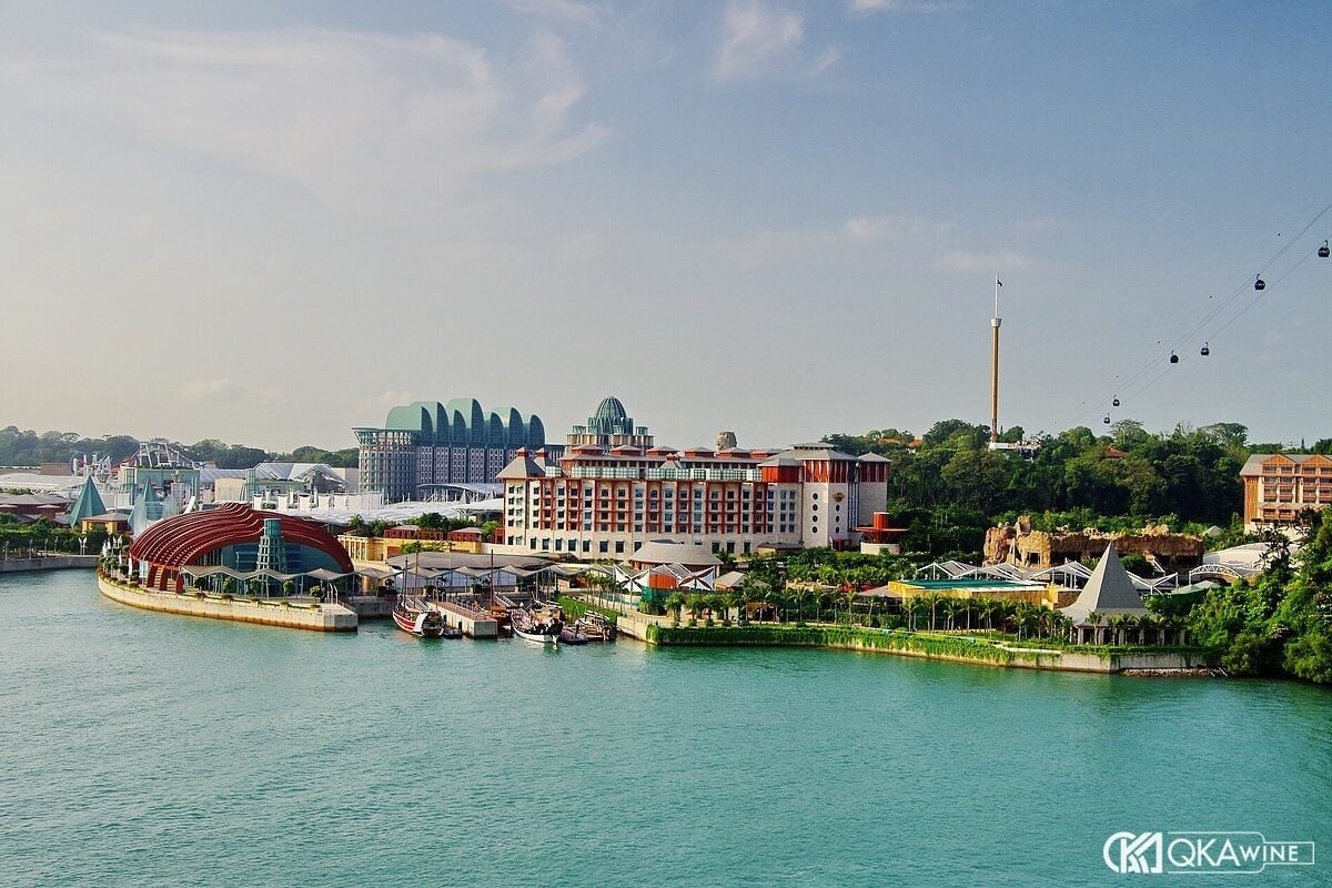 Toàn cảnh Resorts World Sentosa ở Singapore nhìn từ Singapore Cruise Centre