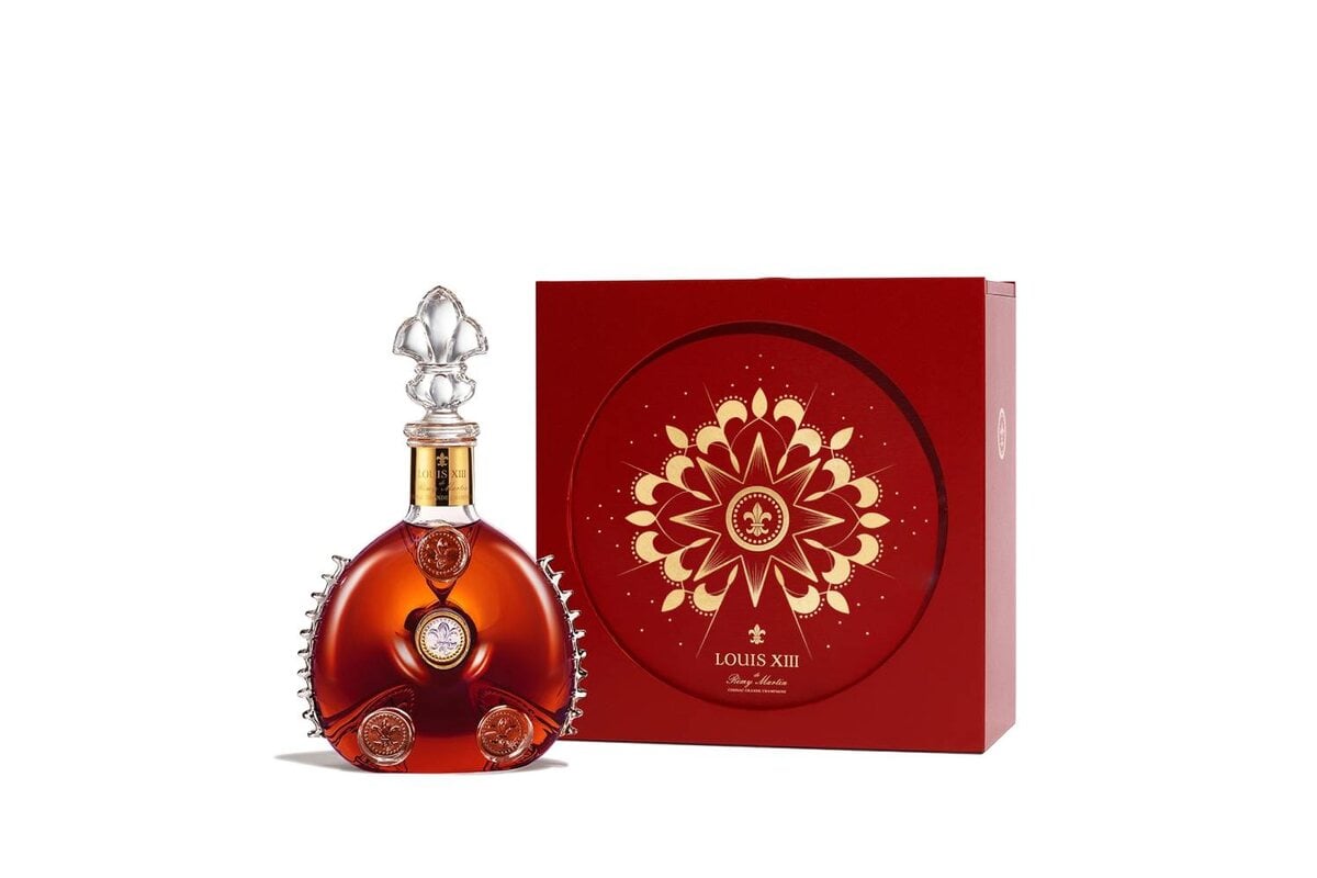 Louis XIII Diwali Edition: bình pha lê 700 ml và hộp đỏ họa tiết mandala vàng