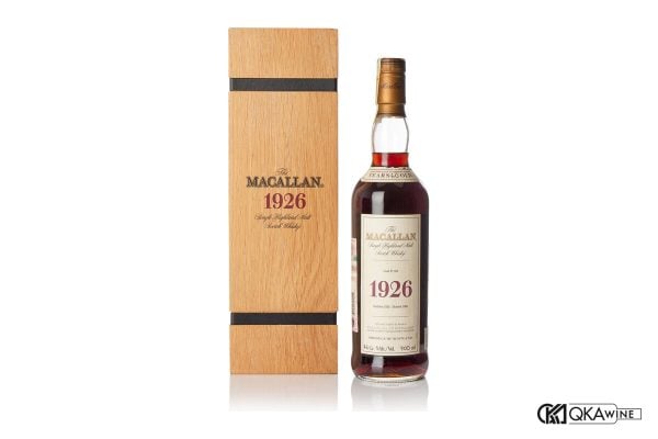 Chai The Macallan 1926 Fine & Rare 60 năm cùng hộp gỗ gốc, lô 19 của phiên đấu giá Sotheby’s