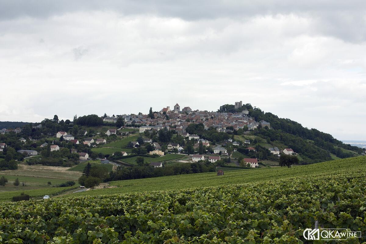 Thị trấn Sancerre trên đồi và vườn nho Centre-Loire